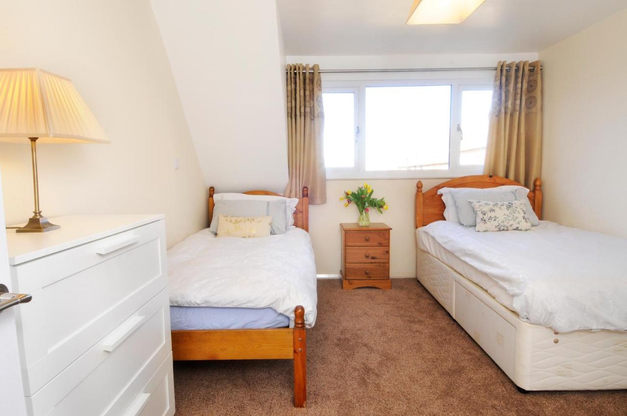 Whitby Spacious Rugby Field Cottage With Off-Street Parking And Ev Fast Point For Electric Cars Exterior photo