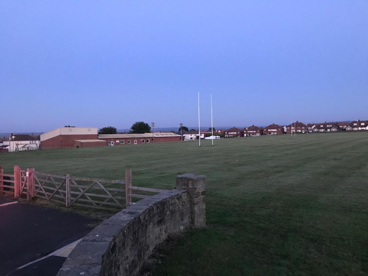 Whitby Spacious Rugby Field Cottage With Off-Street Parking And Ev Fast Point For Electric Cars Exterior photo